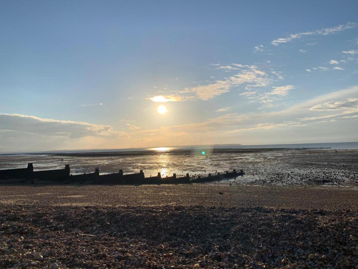 Fabulous Apartment Seconds From Beach By Whitstable-Holidays, Pudding Pan 외부 사진